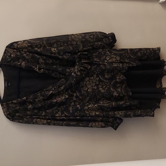 TORRID Chiffon Layered Tie Front Surplice Tunic in Black And Gold - Picture 3 of 15